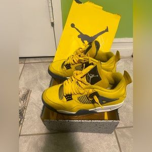 Jordan retro4 lighting
